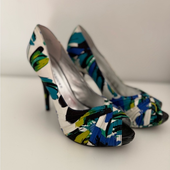 Colorful Patterned Peep-Toe Heels - Picture 6 of 7